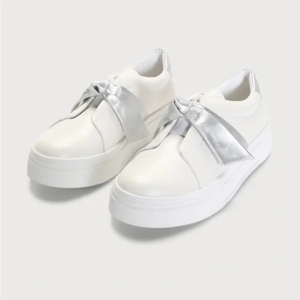 Calissa‎ Silver Bow Flatform Sneakers